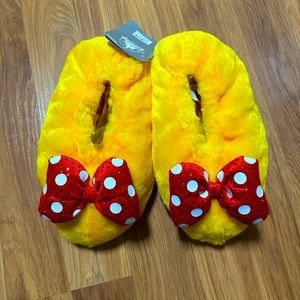 Disney Minnie Mouse Ladies Size M slippers   New with tags